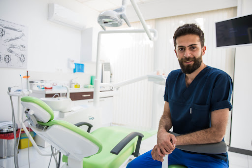 Confidental by Uzm.Dt.Burak İrfan İçten Ağız Dış ve Çene Cerrahisi Uzmanı