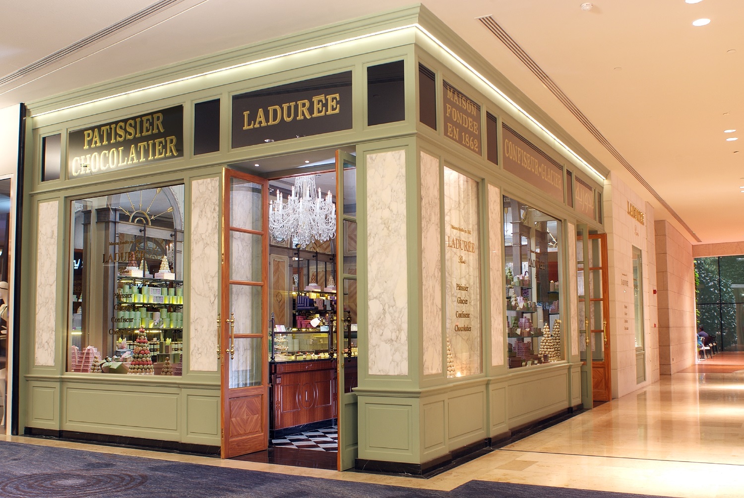 Ladurée Assima Mall - صورة 2