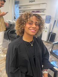 Photo n°15 de DAVID LOUDER MADRAGUE by Céline - Coiffeur Marseille 13008 à Marseille (Salon de manucure)