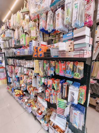Sabhi Stationery aur Art Supplies, Ab Ek Hi Chhat Ke Neeche! 🎒✂️📝 Post DescriptionKya aap apne… post image