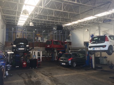 Photos of Peugeot Citroen automotive Es special service and spare parts