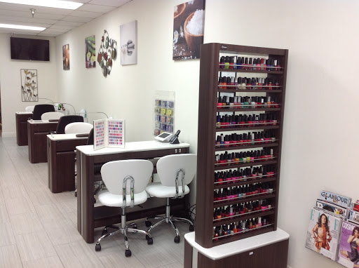 Macy's Hair & Nails Logo