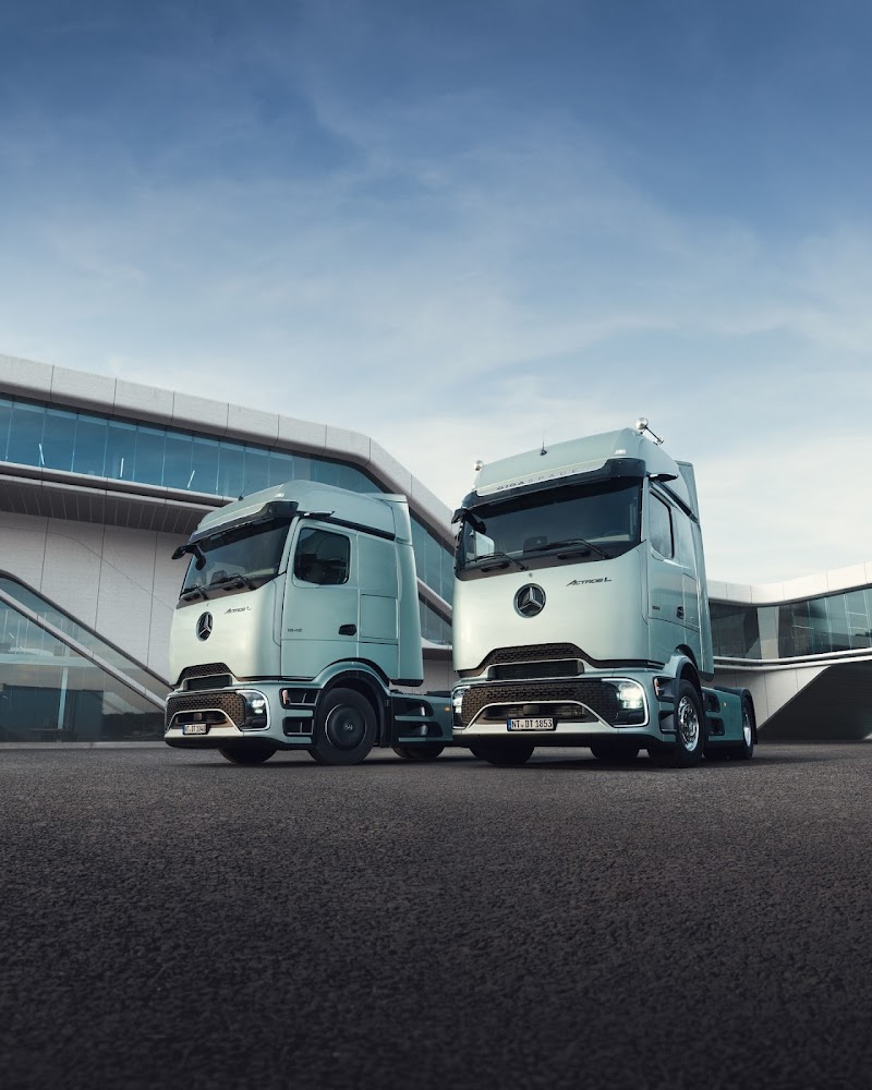 SAGA Truck and Van - Mercedes-Benz Dartford photo 2