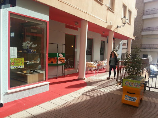 Pastelería-Pizzas La Bamba