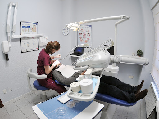 Jennifer Visser Navarro - Clínica Odontólogica