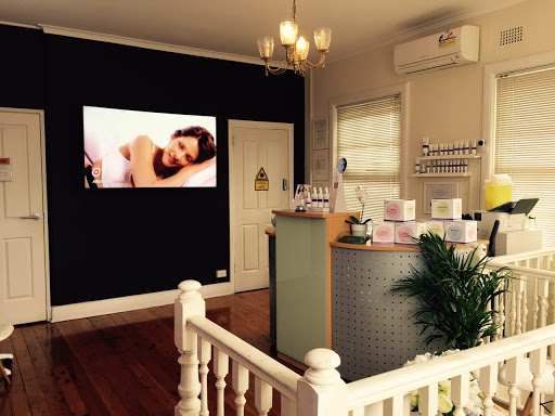 Skin Laser Clinic لیزر کلینیک ایرانی در منطقه مریلند. در خدمت ایرانیان Logo
