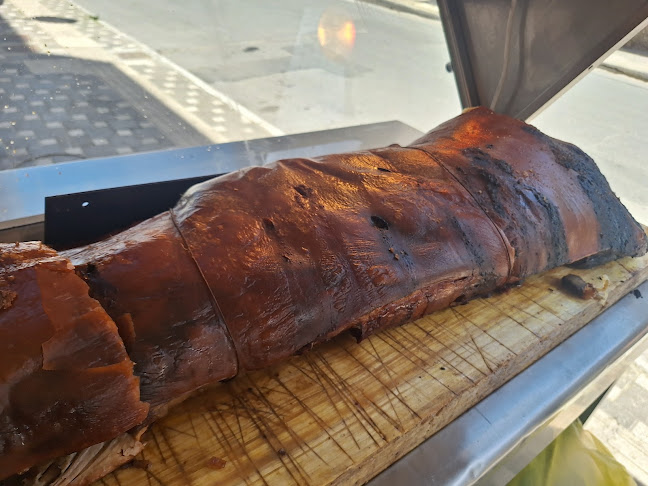 Ο Θόδωρος (ψητή γουρουνοπούλα)