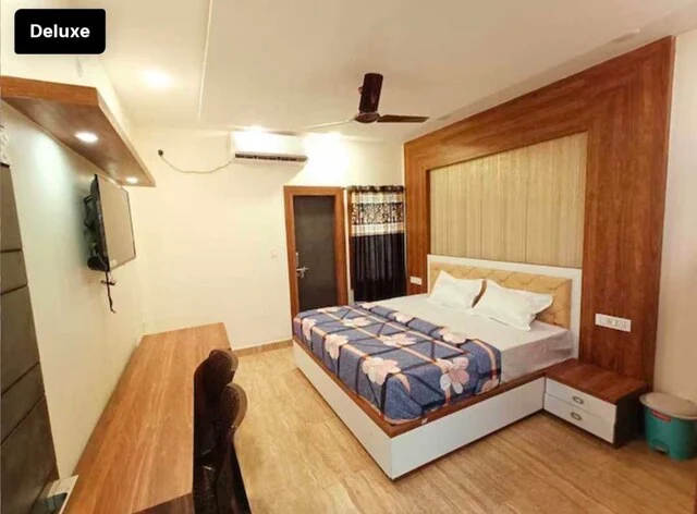 OYO 81020 Hotel Royal Orbit