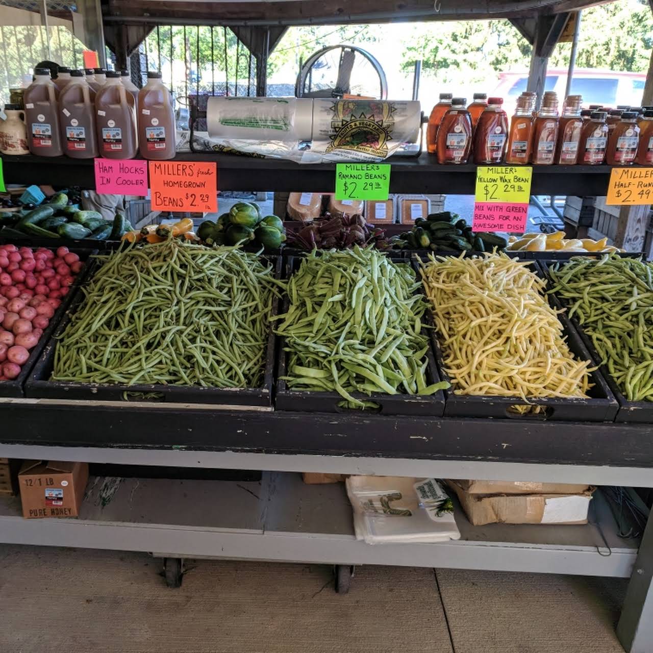 Miller's Farm Market Farmers' Market in Mount Vernon