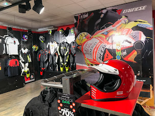 Photo n°22 de DAINESE STORE MARSEILLE à Marseille (Magasin de pièces et d'accessoires pour motos)