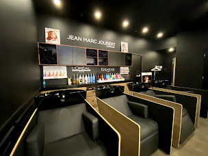 Photo n°32 de Jean Marc Joubert - Louvre à Paris (Salon de coiffure)