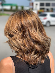 Photo n°4 de Jos Coiffure ( Salon Mixte) à Serres-Castet (Magasin de produits de beauté)