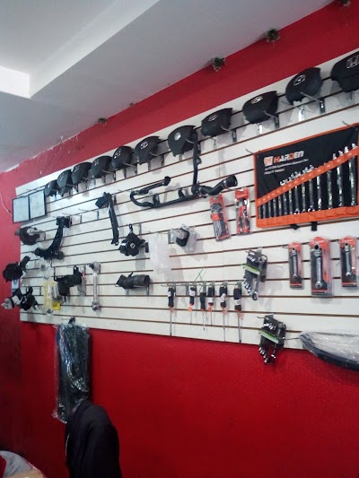 Photos of AK&Iacute; Autorepuestos