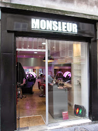 Photo n°1 de Coiffeur pour hommes Paris « MONSIEUR » 75009 à Paris (Salon de coiffure)