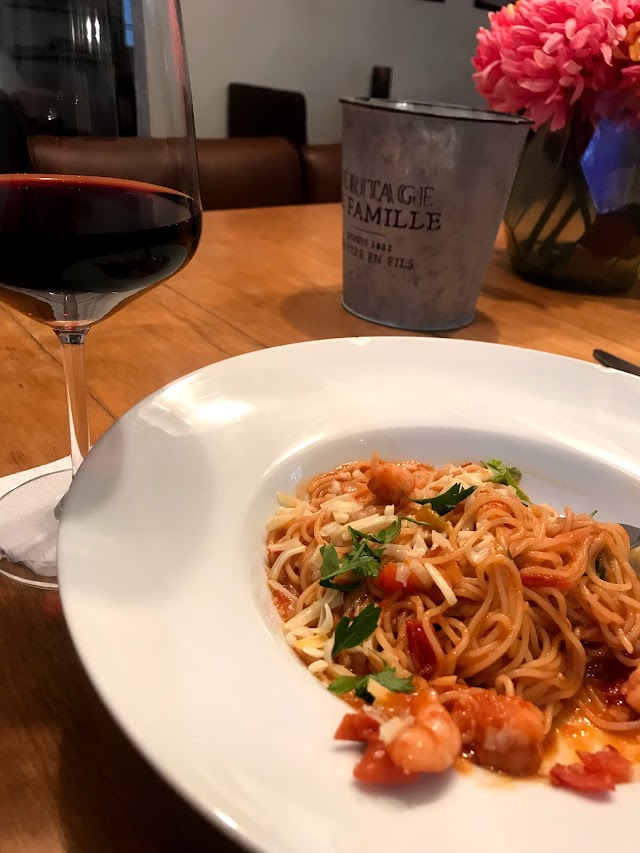 Sai Wine & Champagne Café