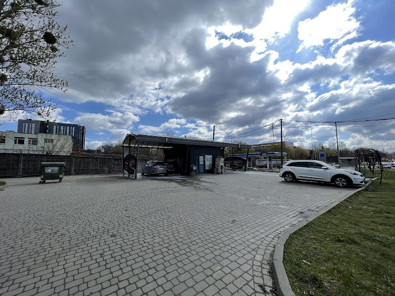 LuxWash Львів: мийка авто