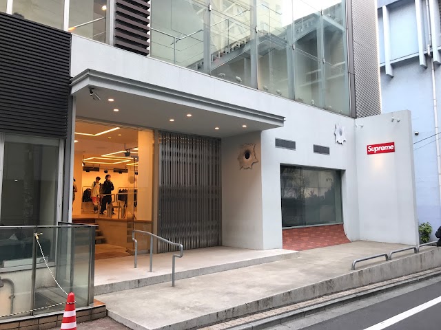 Supreme Shibuya