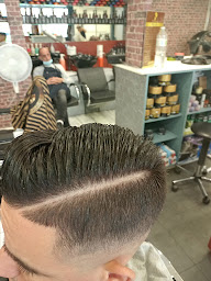 Photo n°32 de Coiffeur Courbevoie - RDV Coiffure - rendez vous coiffure Barber shop Courbevoie- barber shop à Courbevoie (Salon de coiffure)