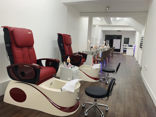 V Nails & Spa by null