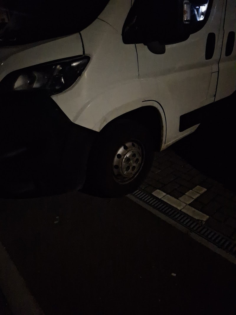 Urgent Mobile tyre Fitting photo 3