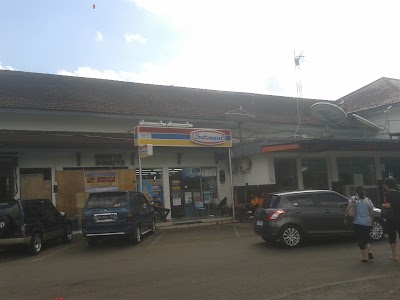 Photos of Indomaret Stasiun Purwokerto