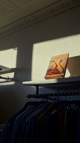 The Middle Vintage Shop by null