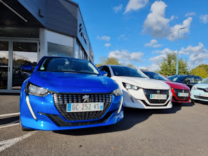 Photo n°4 de HERIC AUTOMOBILES - MECANIQUE, CARROSSERIE, LOCATON ET VENTES DE VEHICULES, DEPANNAGE à Héric (Agence de location de fourgonnettes)