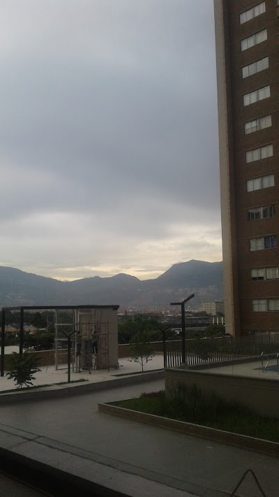Photos of Cll. 105 con Cra. 39A