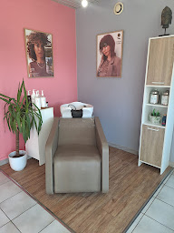 Photo n°10 de Salon Nancreatif - Coloration Végétale & Prothésiste Capillaire à Nancray à Nancray (Perruquier)