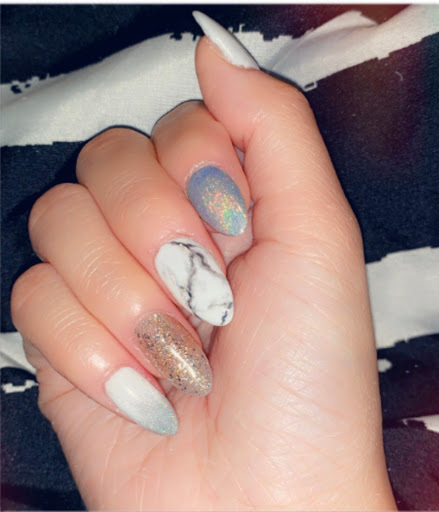 Young Nails - Thumbnail