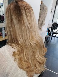 Photo n°9 de The CUT services lissage et extensions à Pornic (Salon de coiffure)