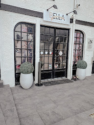 Photo n°27 de BELLA Manucure & Pédicure 78 à Moisson (Salon de manucure)