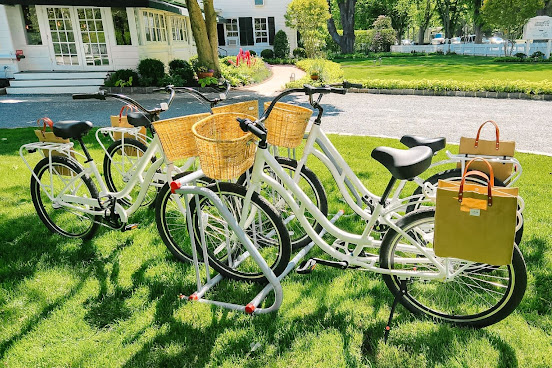 Huntting Inn by null