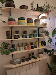 Photo n°18 de Les Couleurs de la Terre - Julia Chauvel - Céramiques artisanales et cours de poterie à Sauve (Magasin de poteries)