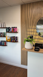 Photo n°1 de Em’ Coiffure à Le Thuit de l'Oison (Barbier)