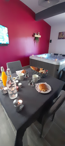 Photo de Au petit bonheur 07® / location de vacances 3 étoiles et chambre d'hôte avec spa à Vesseaux (07200)
