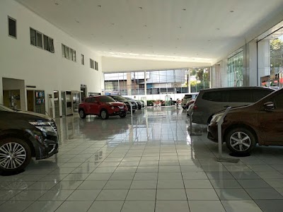 Photos of Indomobil Nissan Datsun Surabaya Basuki Rahmat