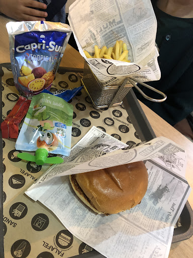 Photo 2 - le T - Tasty Tacos & Burger