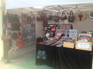 Photo n°20 de Accessoires et Robes Pin Up Vintage Rockabilly - Déco esprit vintage USA à Saint-Hilaire-sous-Charlieu (Boutique d'objets à collectionner)