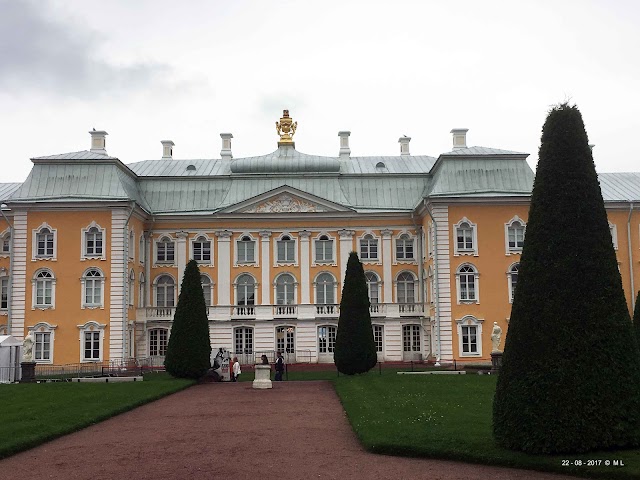 Bol'shoy Petergofskiy Dvorets