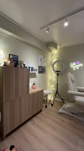 Lom Beauty Salong AS