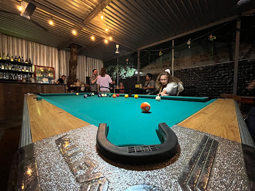 Pool & Wings - Thumbnail