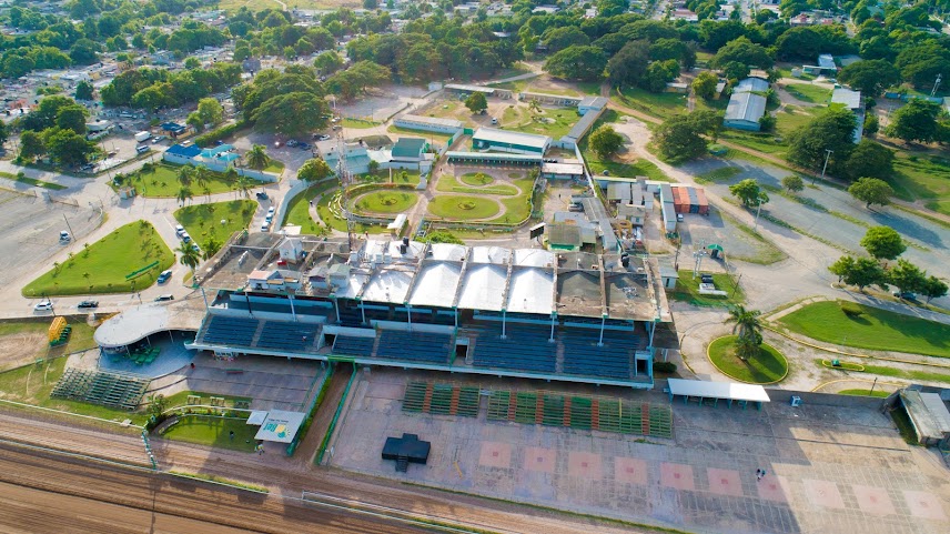 Caymanas Park by null