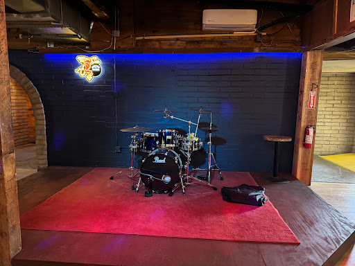 Skies Bar and Grill
