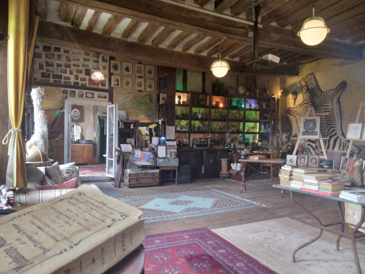 Galerie des Curiosités Larraincy - Thumbnail