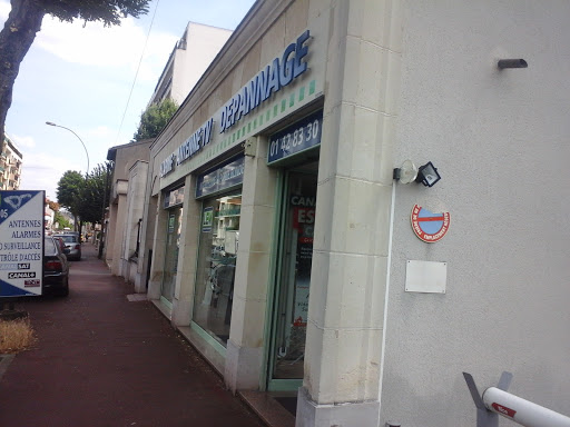 L . E . M Gallery - France