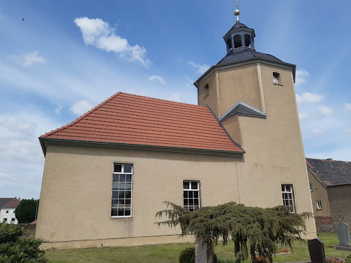 Kirche & Friedhof Stolzenhain mit Sühnekreuz