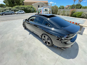 Photo n°3 de PEUGEOT - GARAGE GRILHOT à Saint-Geniès-de-Fontedit (Concessionnaire Peugeot)