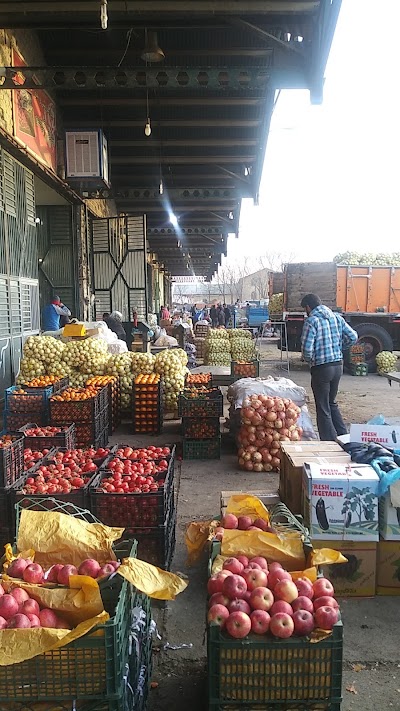 Photos of Fruit and Vegetable Wholesaler
