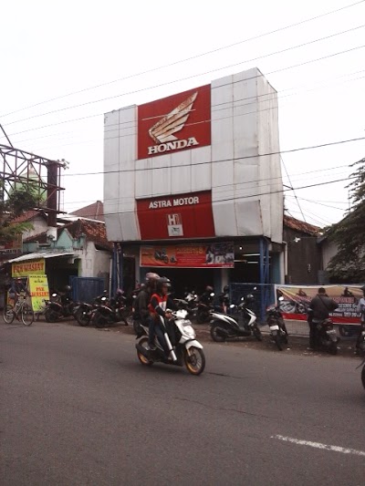 Photos of Honda Motor Pakarti AHASS 2591